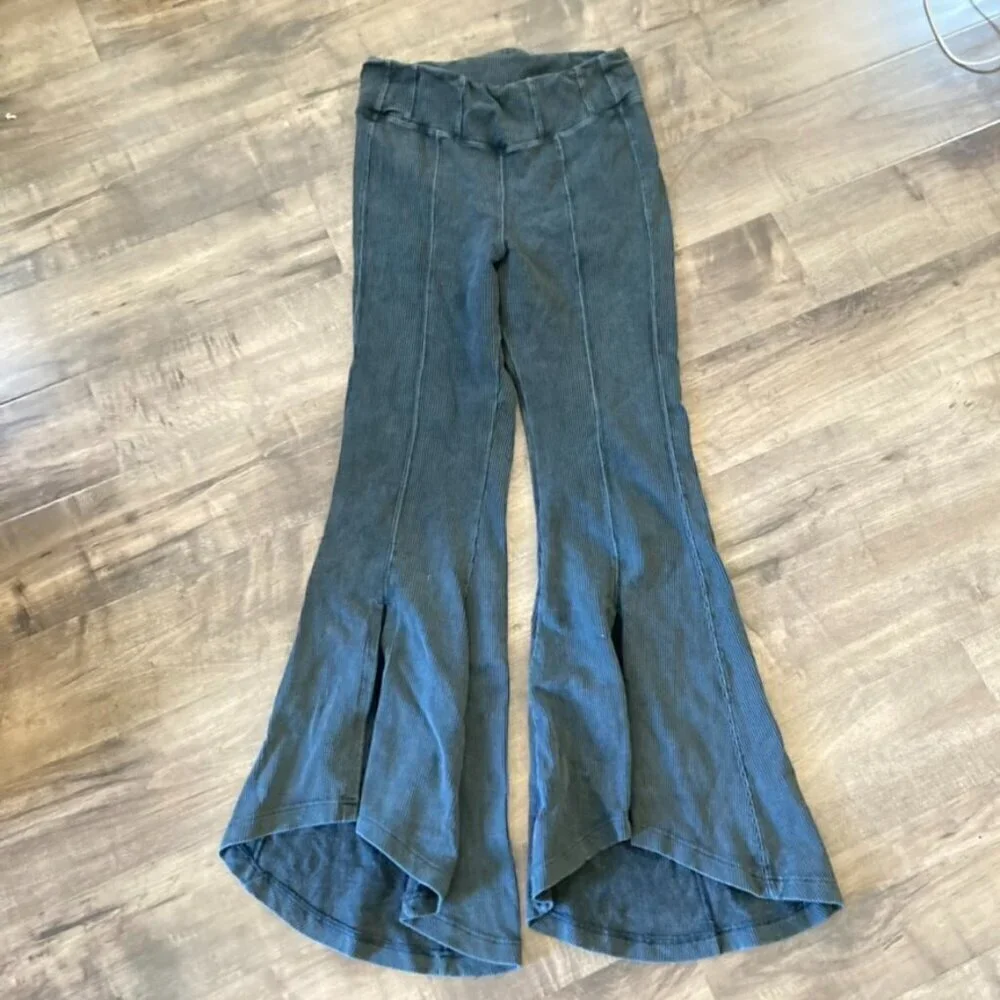 NWOT Free People Movement Peek A Boo Flare Pants Black Ribbed Sz S - Picture 2 of 6